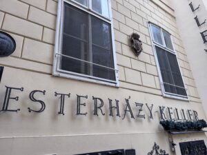 VaniVanity_Esterhazykeller