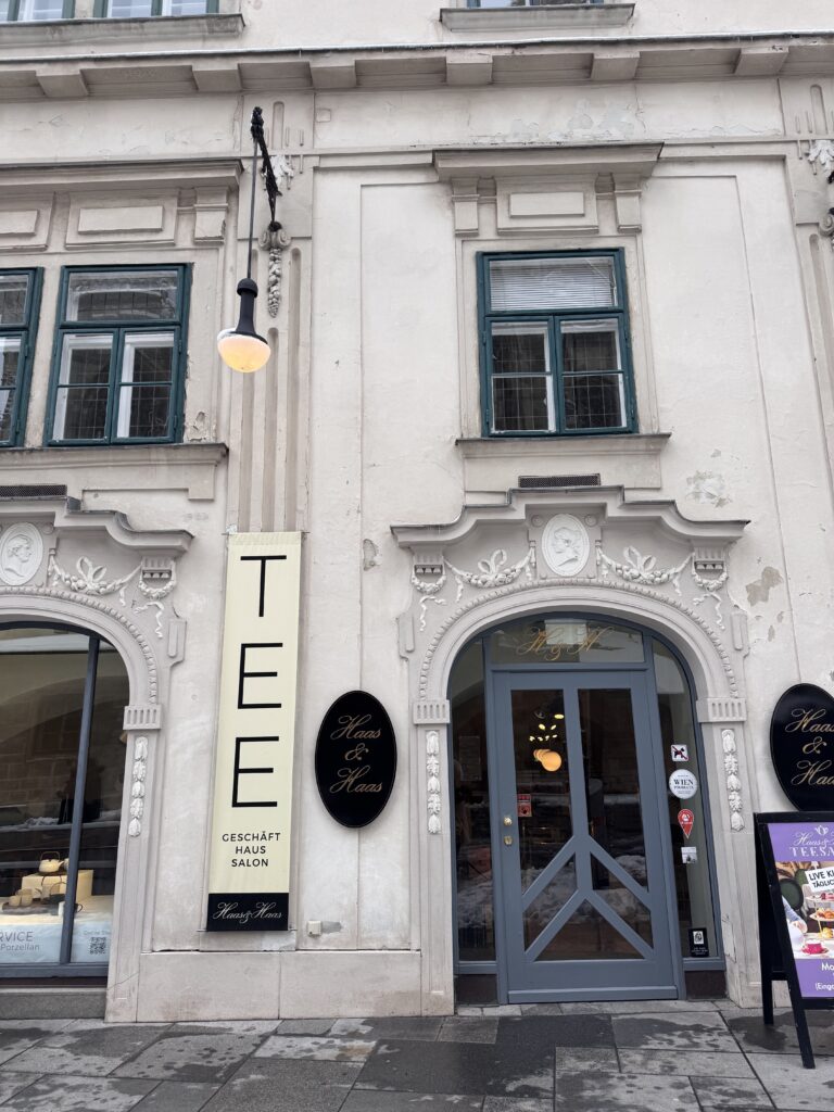 VaniVanity_Haas & Haas Teasalon