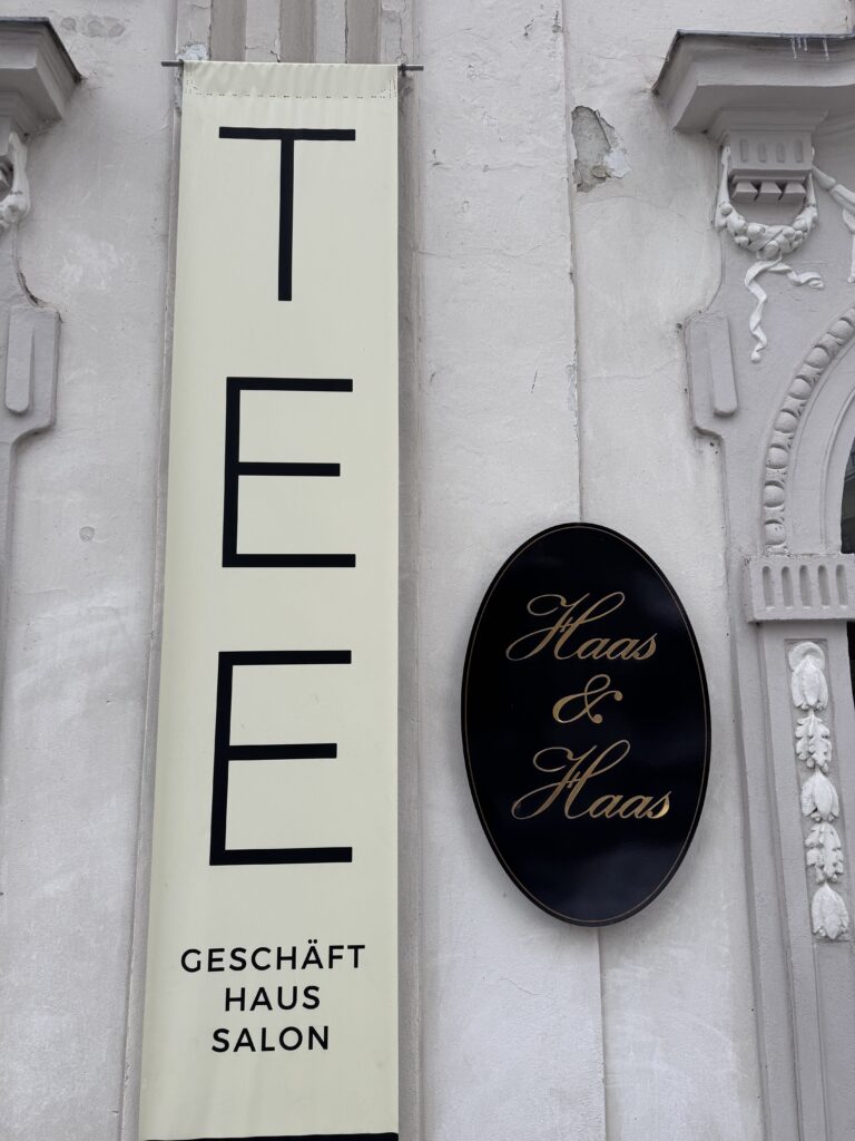 VaniVanity_Haas & Haas Teasalon