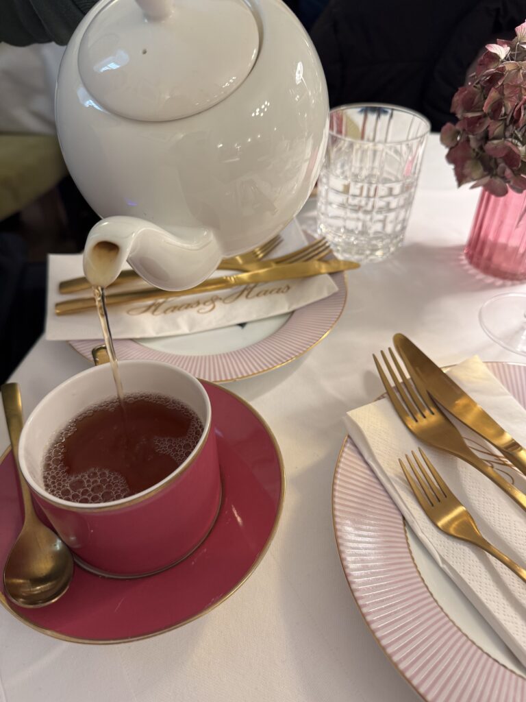 VaniVanity_Haas & Haas Teasalon