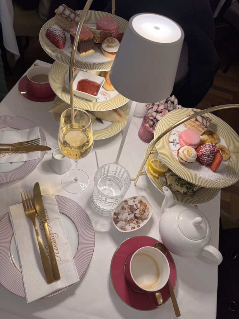 VaniVanity_Haas & Haas Teasalon