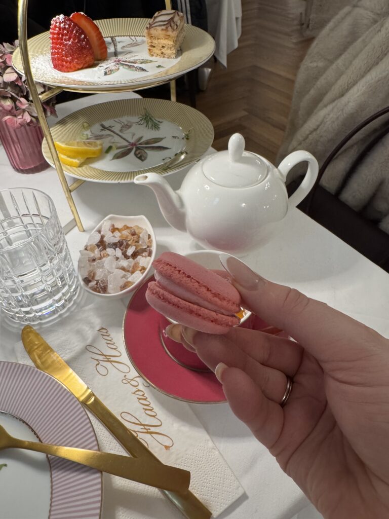 VaniVanity_Haas & Haas Teasalon