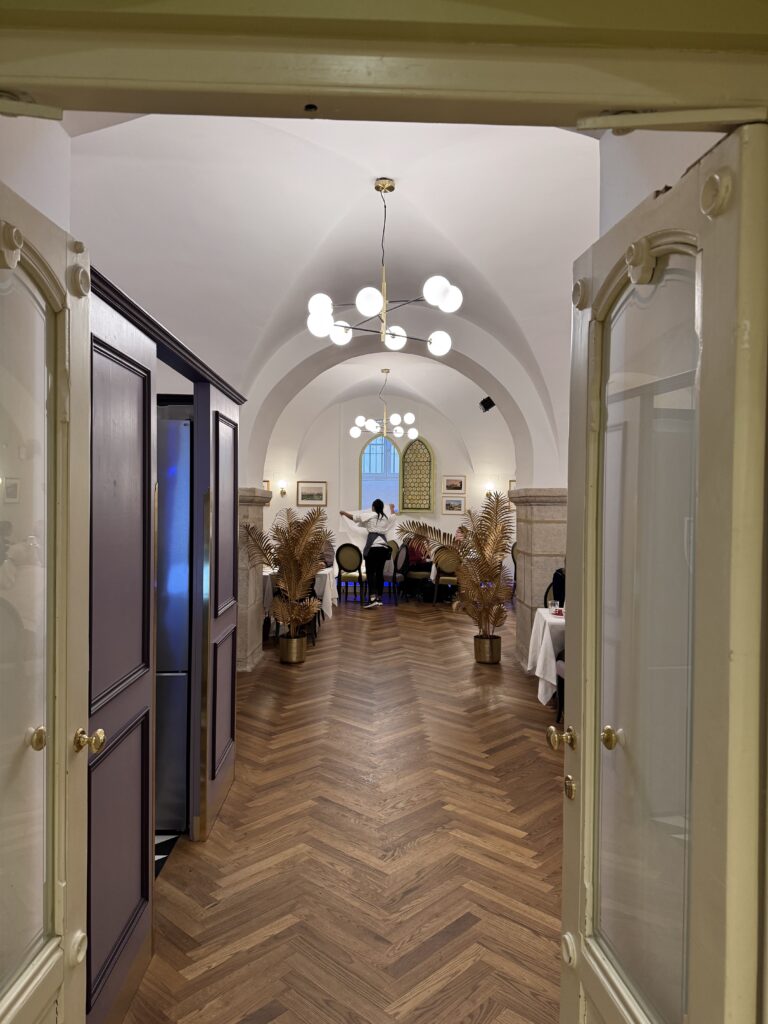 VaniVanity_Haas & Haas Teasalon