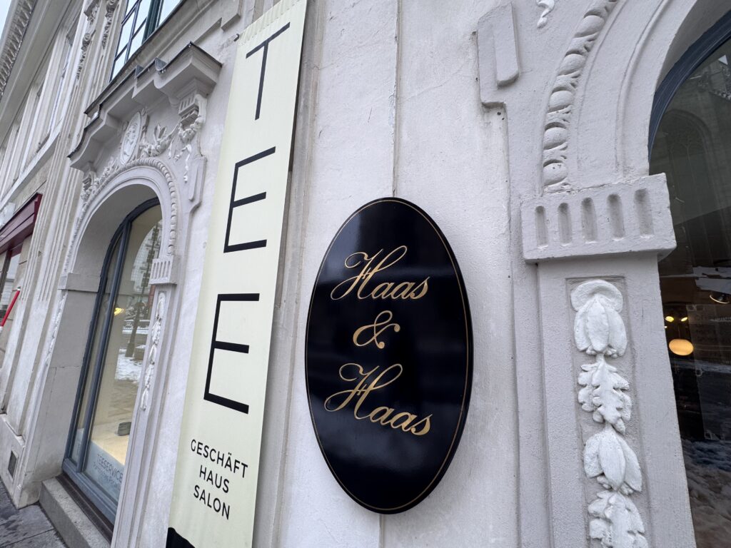 VaniVanity_Haas & Haas Teasalon