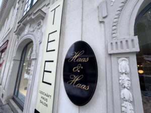 VaniVanity_Haas & Haas Teasalon