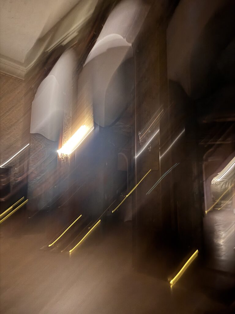 VaniVanity_On the edge club