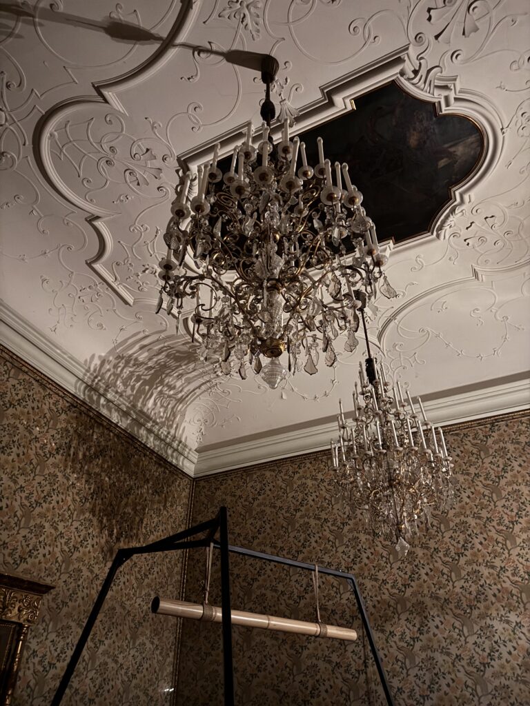 VaniVanity_On the edge club