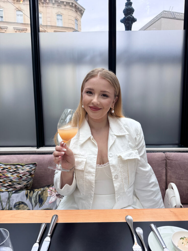 VaniVanity_Clementine im Glashaus