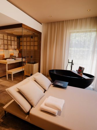 Silent_Villas_Wellnessbereich_©ThermeLaaPflanzl_Media Silent_Villas_Wellnessbereich_©ThermeLaaPflanzl_Media